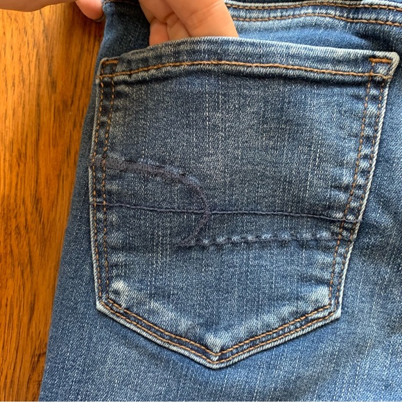 AE | medium wash distress hi-rise jeggings | Sz 2 Short - Picture 11 of 16